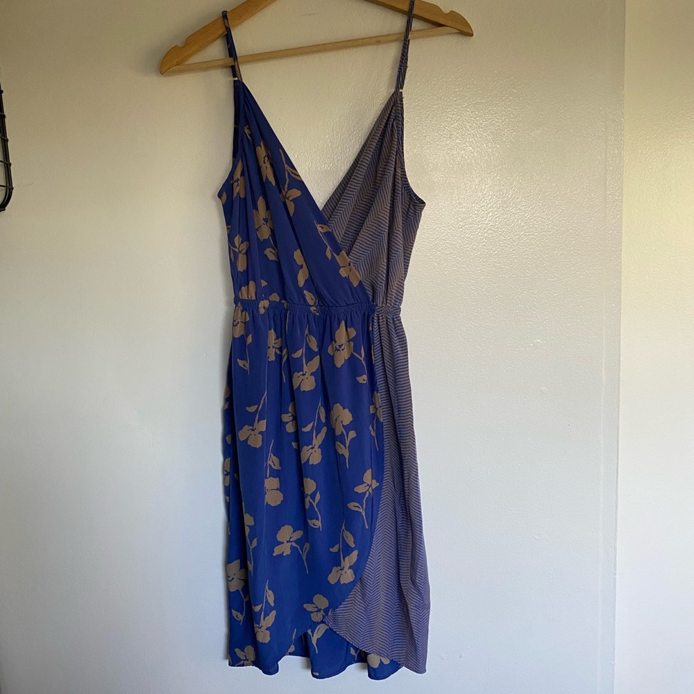 Lush v-neck dress / floral and chevron-style stripe